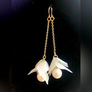 Pretty Faux pearl earings